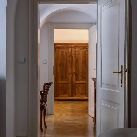 Hotel Nerudova 211 Praag