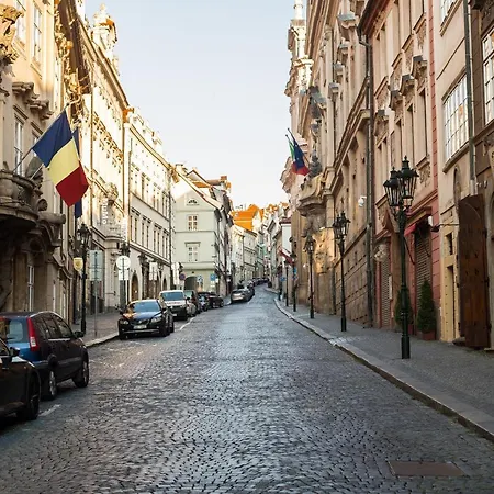 Hotel Nerudova 211 Praag