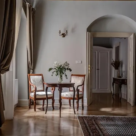 Hotel Nerudova 211 Praag