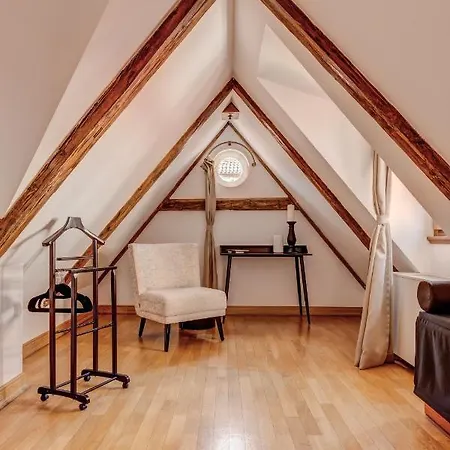 Hotel Nerudova 211 Praag