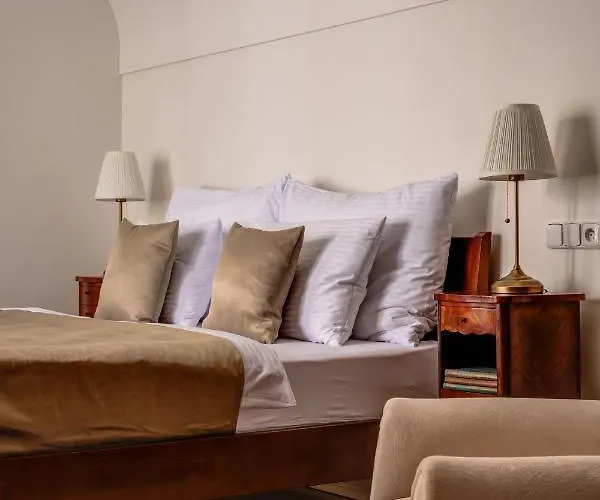 Nerudova 211 Hotel 4*