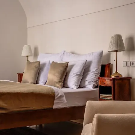 Nerudova 211 Hotel 4*