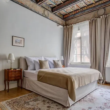 Nerudova 211 Hotel 4*