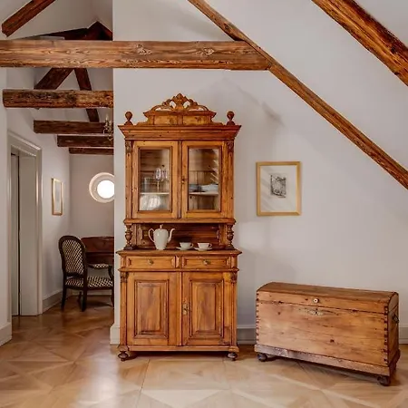 Nerudova 211 Hotel 4*