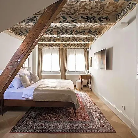 Nerudova 211 Hotel