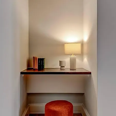 Nerudova 211 Hotel 4*