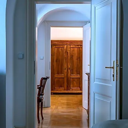 Nerudova 211 Hotel