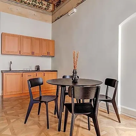 Nerudova 211 Hotel 4*