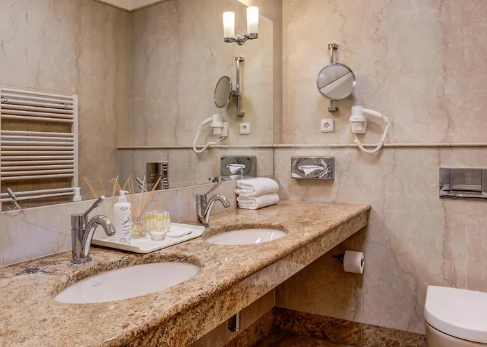 Nerudova 211 Hotell 4*