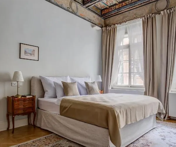 Nerudova 211 Hotell 4*