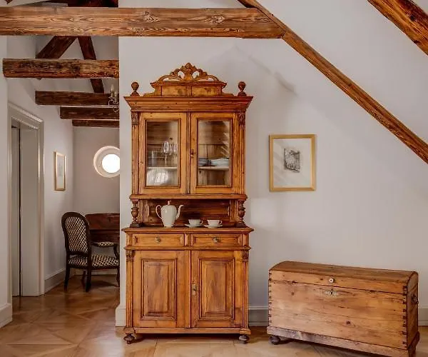 Nerudova 211 Hotell 4*