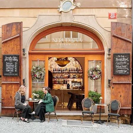 Hotel Nerudova 211 Praga